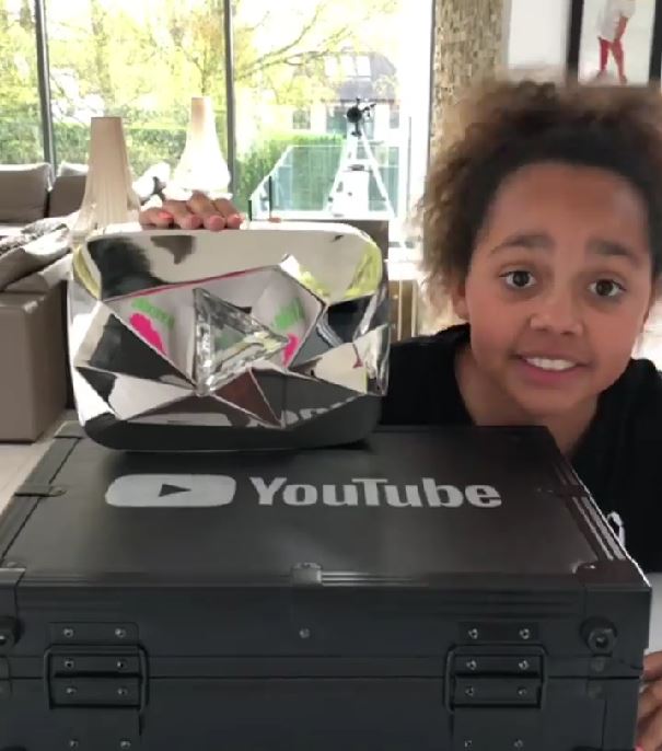 Tiana got diamond play button from YouTube