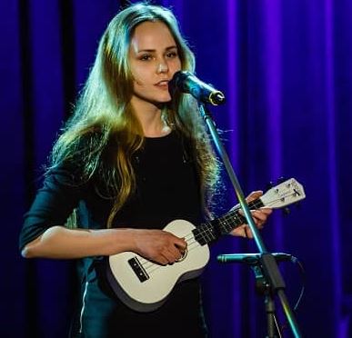 Aleksandra Skraba loves to play guitar