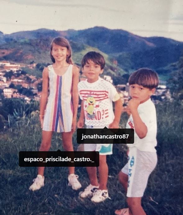 An old image of Maikel Castro with his siblings