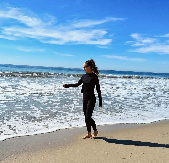Georgia Shults loves to go to beaches