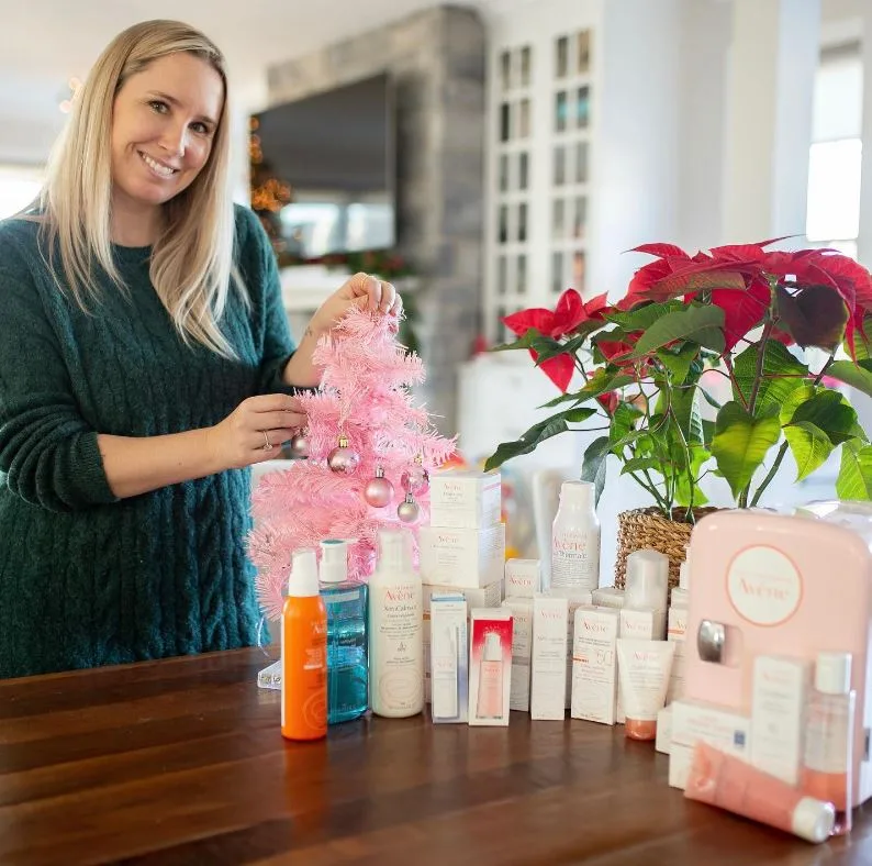 Maïka Desnoyers promotes various brands through social media
