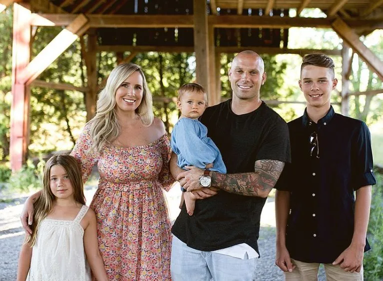 Maïka Desnoyers with her family
