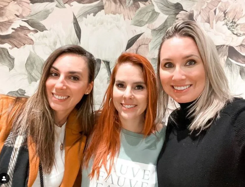 Maïka Desnoyers with her friends