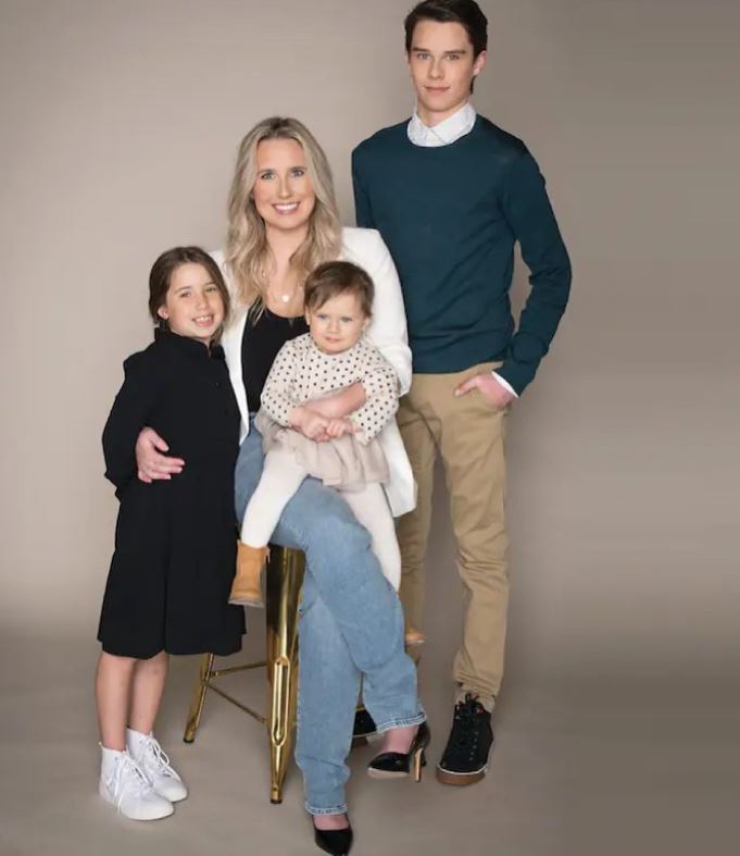 Maïka Desnoyers with her kids