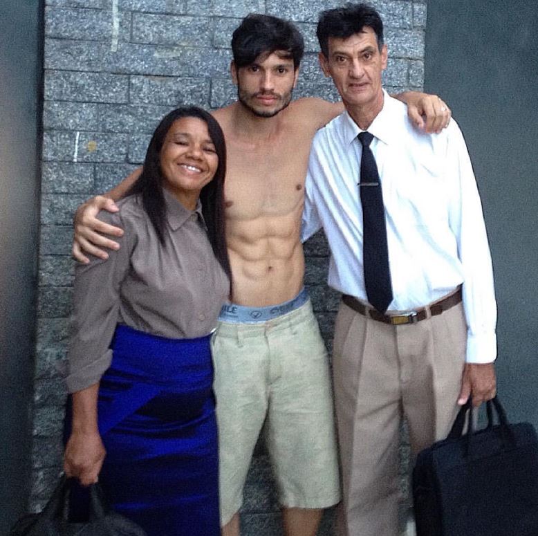 Maikel Castro with his father and mother