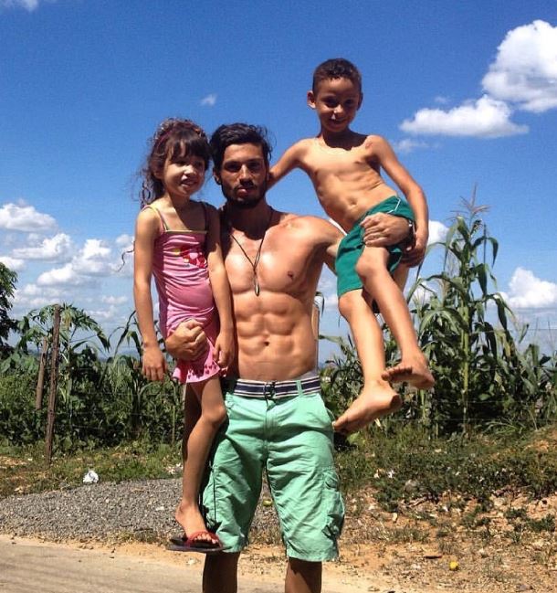 Maikel Castro with his nephew and niece