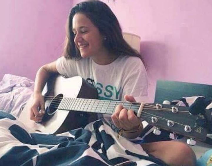 Avalon Young is a good guitar player