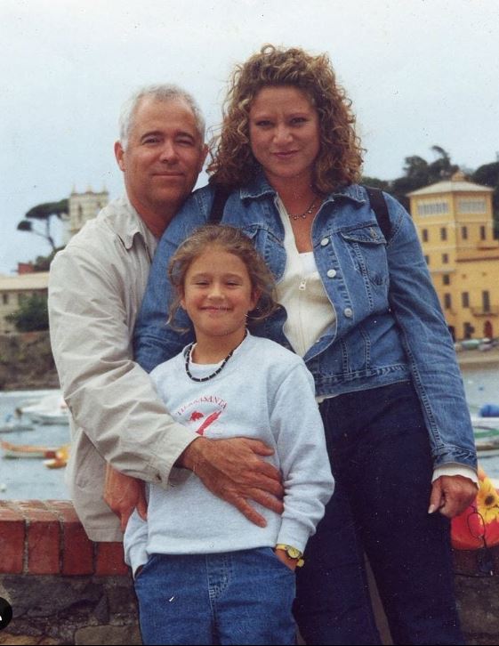 Avalon Young's old image with her parents Paul Young and Kristen Young