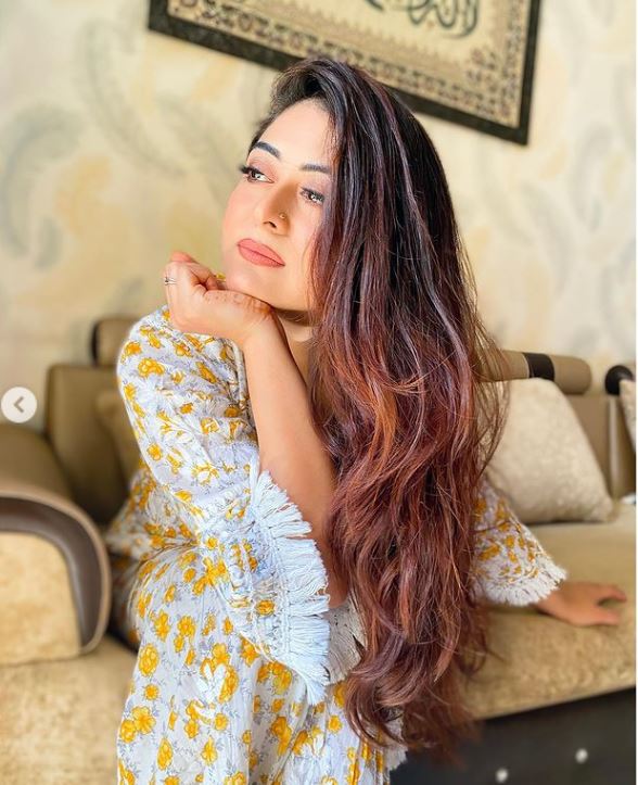 Falaq Naaz's net worth