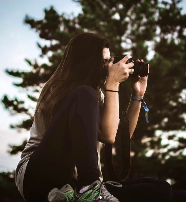 Gabriella Elnicki loves photography
