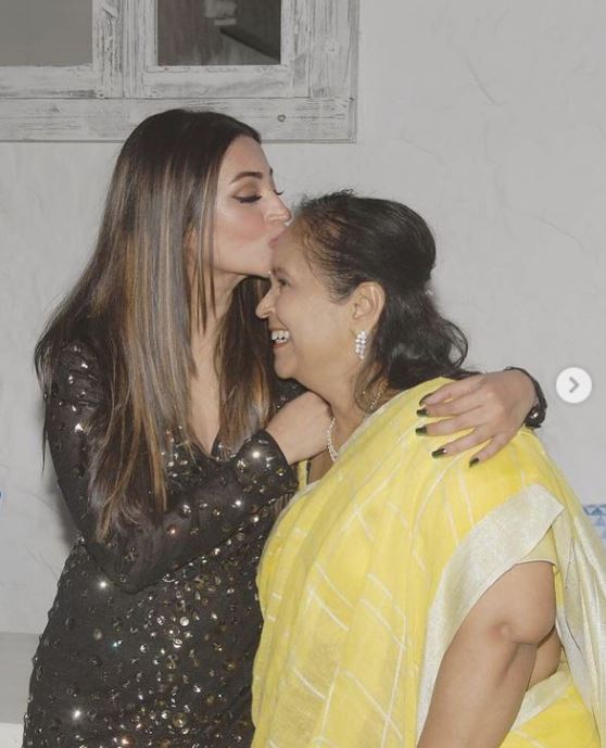 Iira Soni is with her mother Nayna