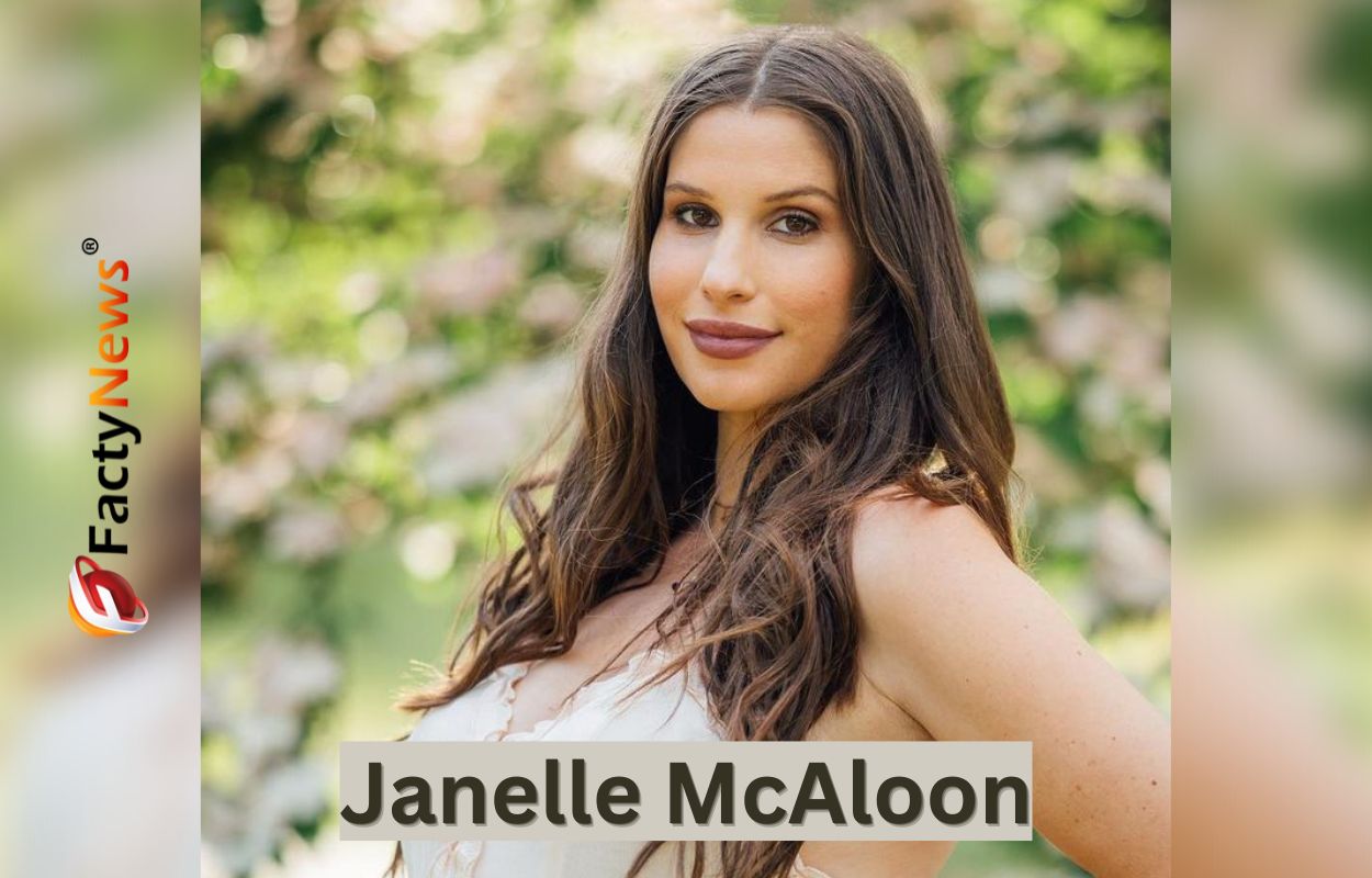 Janelle McAloon