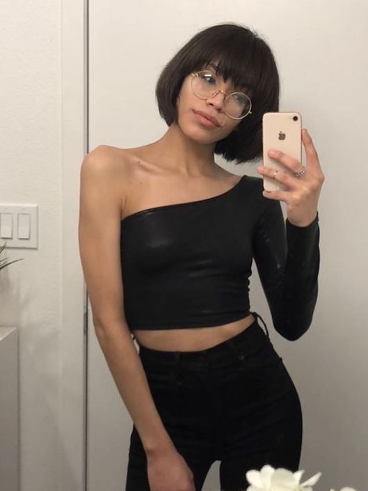 Josielyn Aguilera loves to take mirror selfies