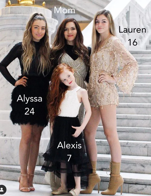 Lauren Enslow with her sisters and mother Jessica