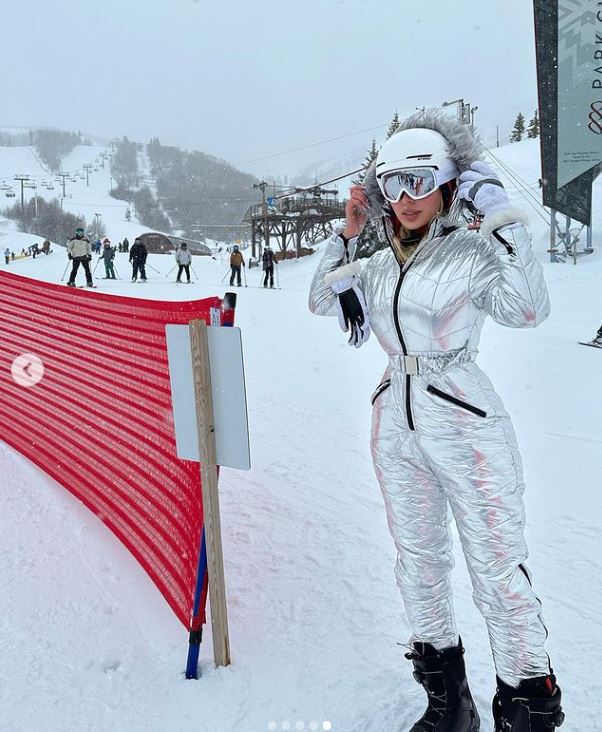 Mandana Bolourchi is good at skiing