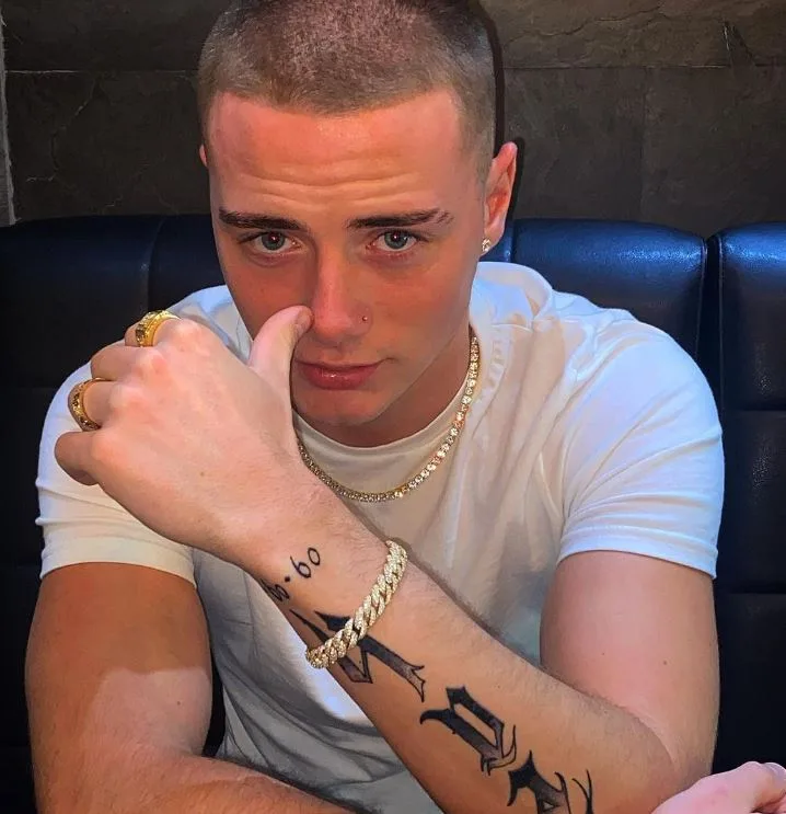 Ryan Snellings inked many tattoos on his body