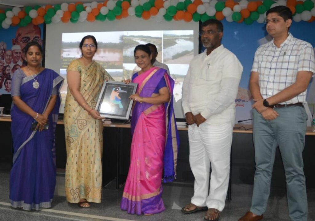Shaik Yasmeen Basha won award