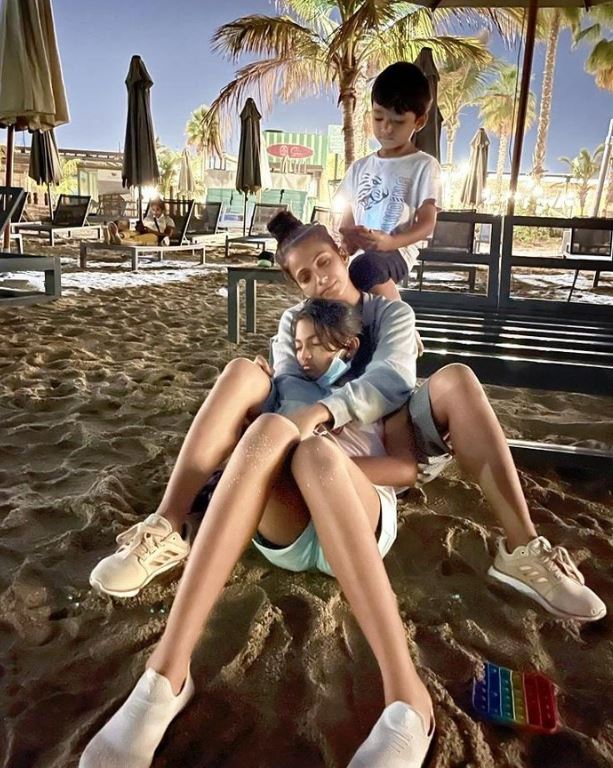Aaliya Siddiqui with her kids Shora Siddiqui and Yaani Siddiqiu