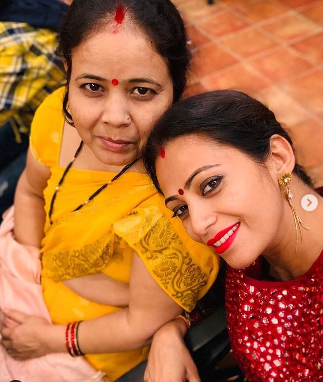 Aaliya Siddiqui with her sister Shivani Bhargav