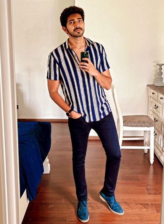 Chaitanya Jonnalagadda loves to take mirror selfies