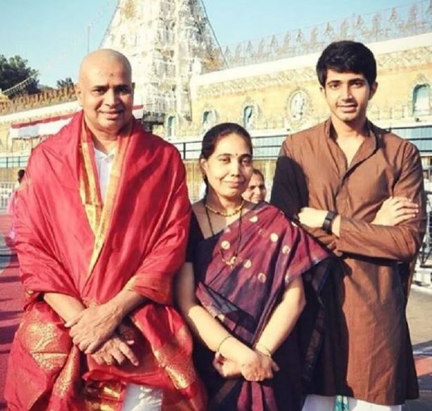 Chaitanya Jonnalagadda with his parents