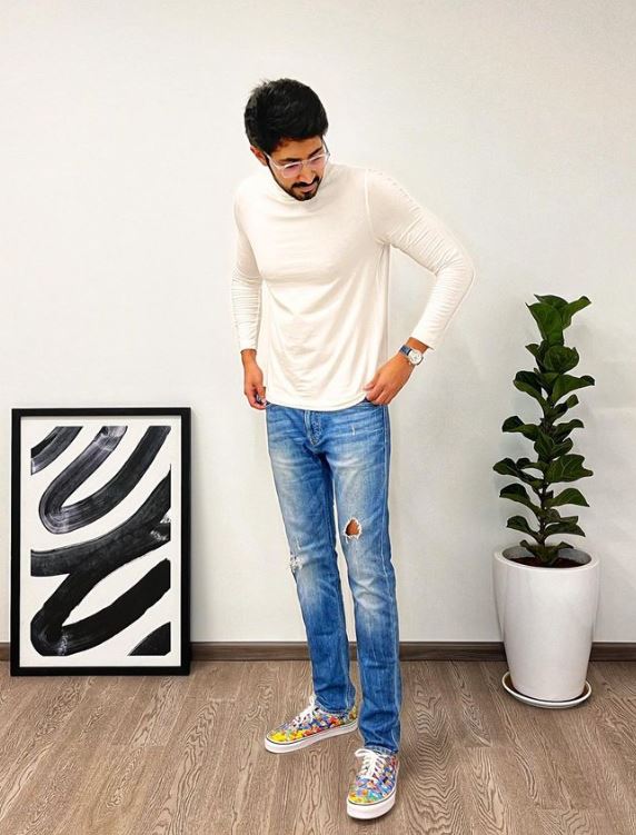 Chaitanya Jonnalagadda's height