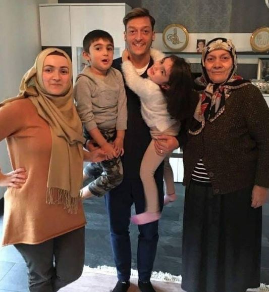 Mesut Ozil with hiss family
