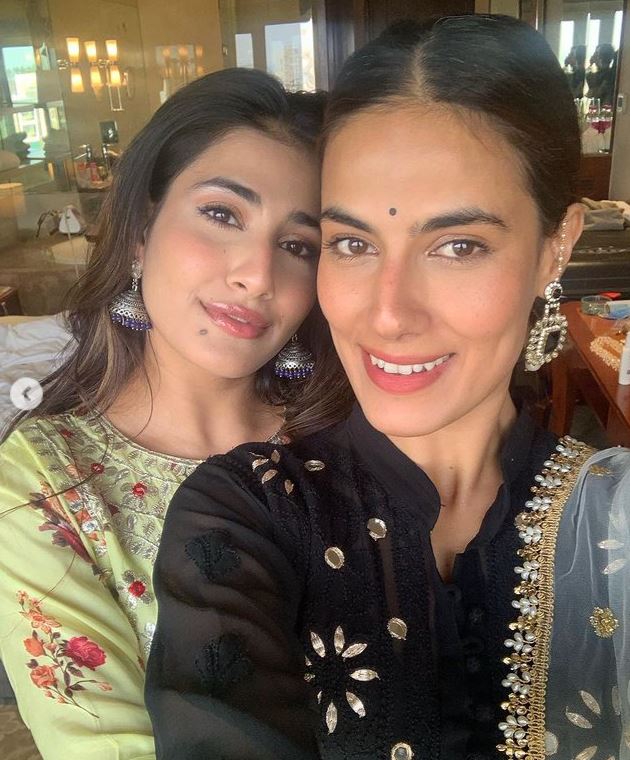Riya Sisodiya with her sister Himani Sisodiya