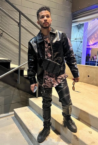 Jordan Fisher height is 5 feet 8 inches