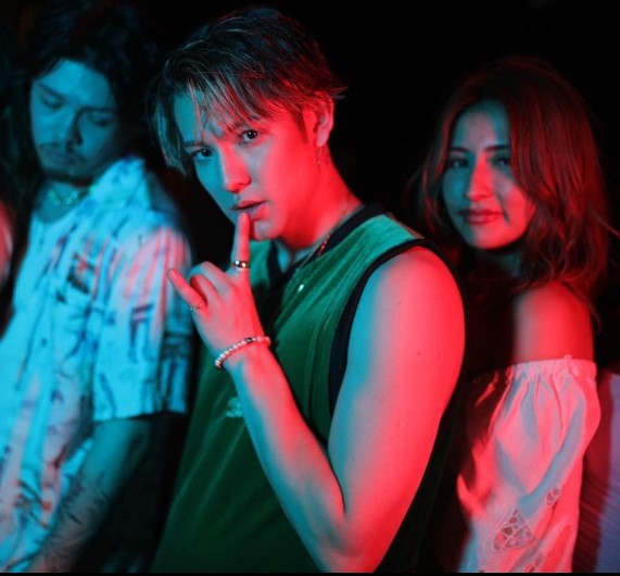 Okamoto Kauan (岡本カウアン) is a Japanese-Brazilian singer-songwriter and former member of the boy group ANTIME