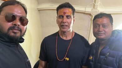 Akshay Kumar Visits Kedarnath Temple, Offers Prayers and Greets Fans