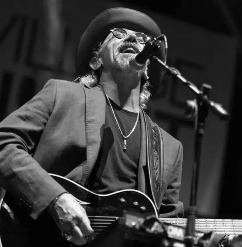 Jack Sonni, the former guitarist of the legendary rock band Dire Straits, passed away on August 30, 2023, at the age of 68