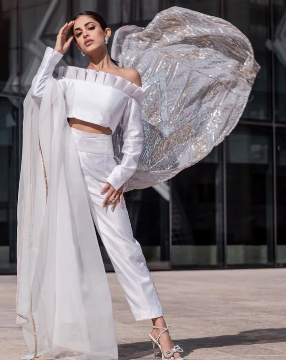 Priya Banerjee height