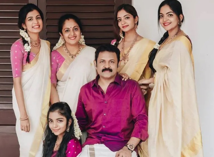 Ishaani Krishna with her parents and sisters