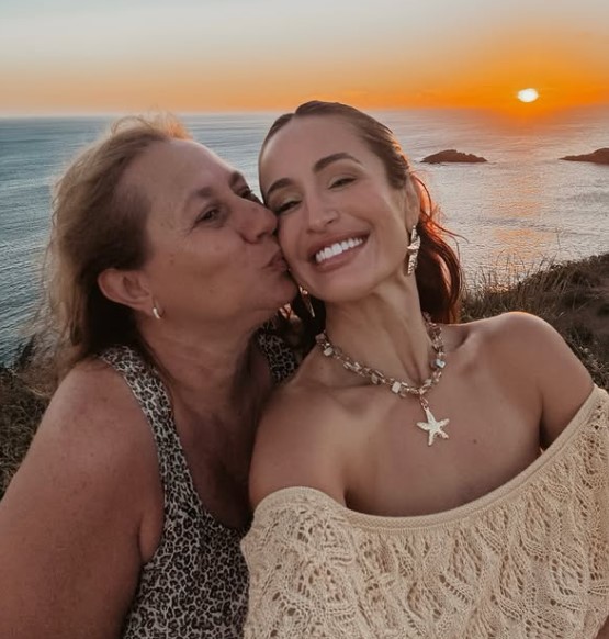 Micheli Fernandes with her mom