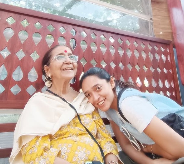 Sayani Gupta with her mom