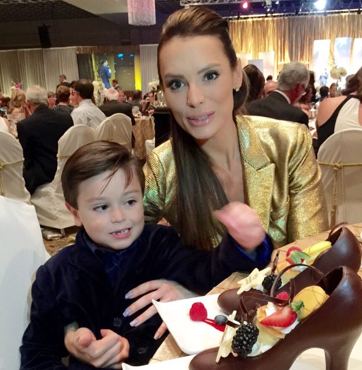 Yoanna House with her son