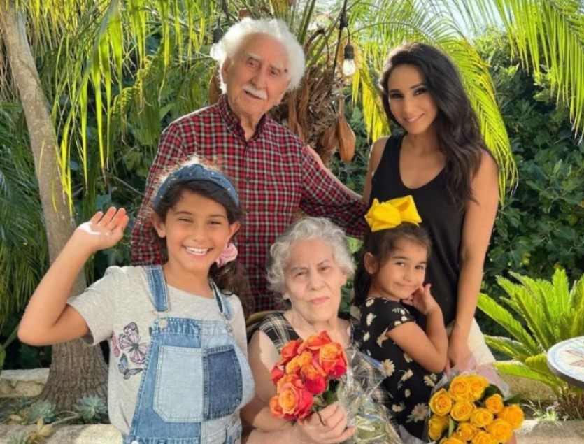Araksya Karapetyan with her grandparents and daughters