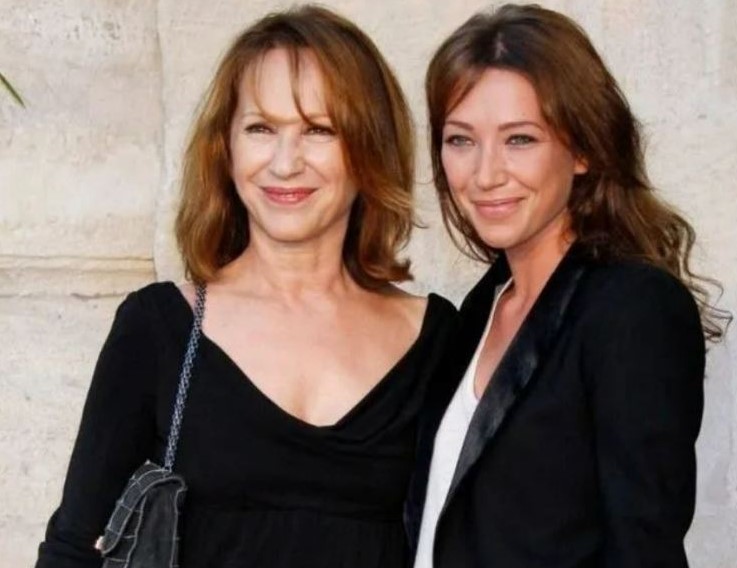 Nathalie Baye with her daughter