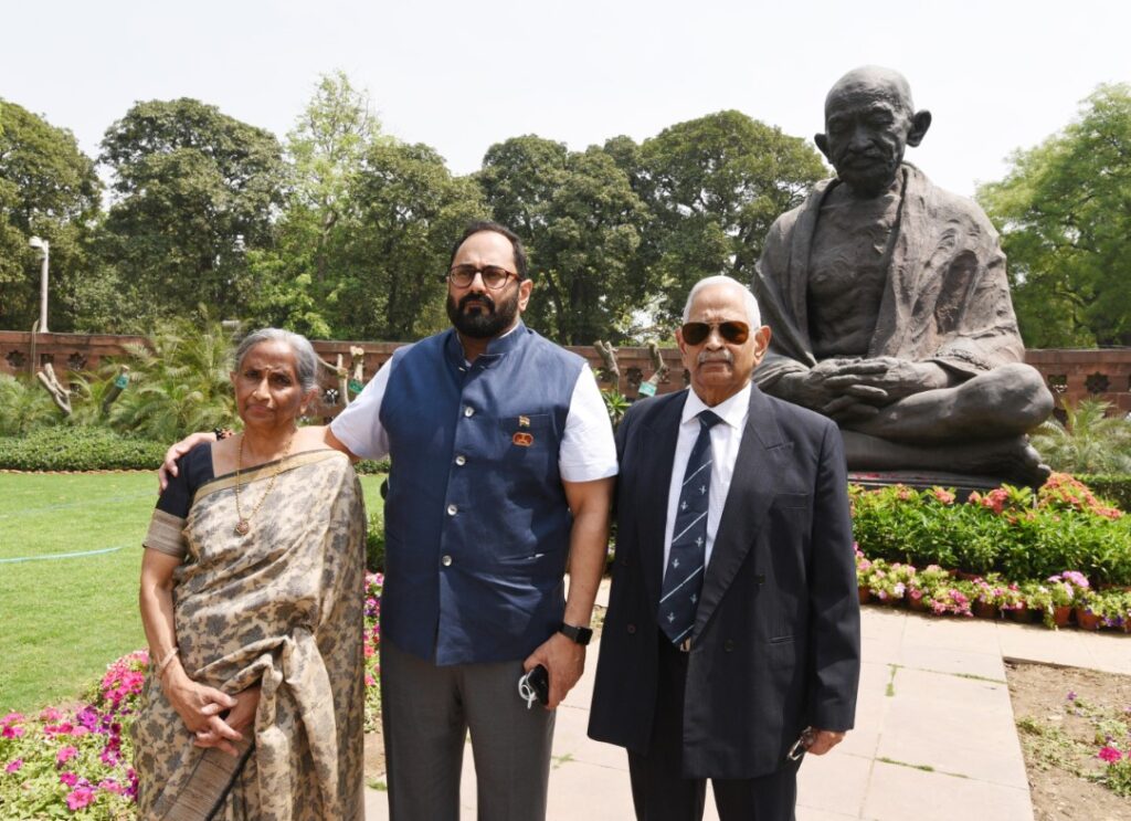 Rajeev Chandrasekhar with his parents