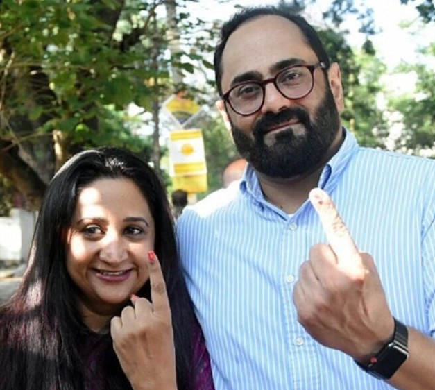 Rajeev Chandrasekhar with his wife