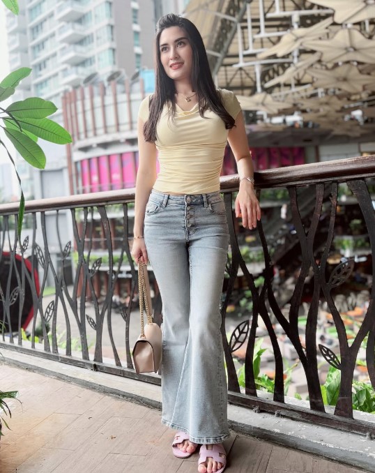 Angbeen Rishi height