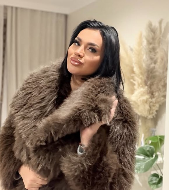 Jola Mroz bio