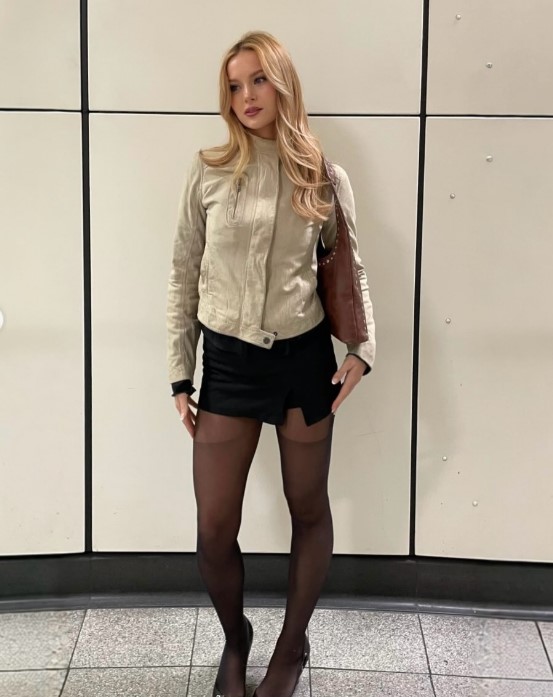 Mia Jenkins height