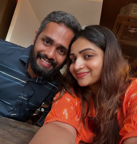 Nakshathra Nagesh with her husband