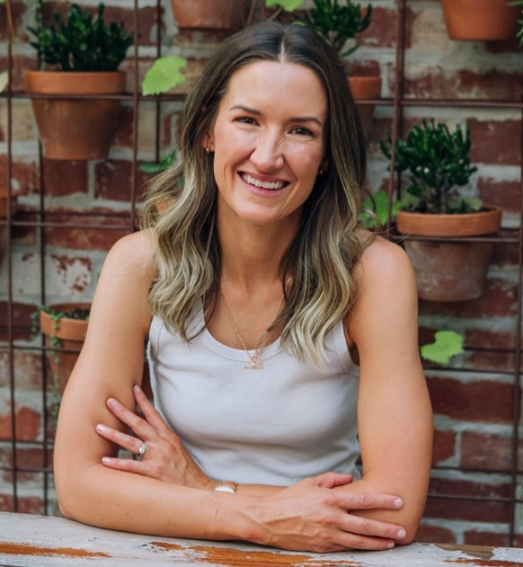 Paula Norris bio