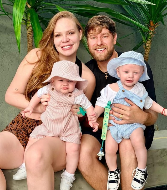 Paulinha Leite with her husband and kids