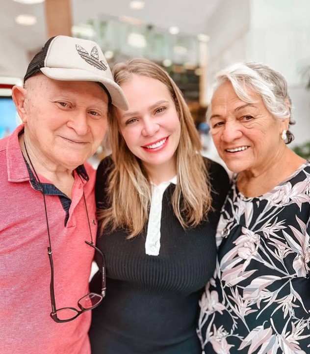 Paulinha Leite with her parents