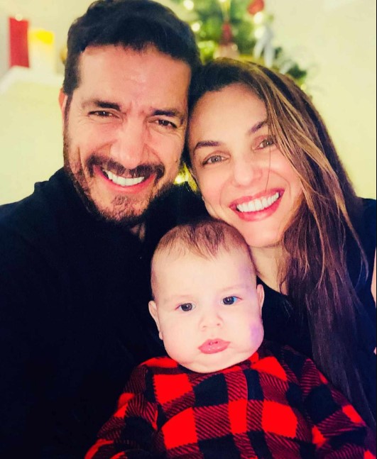 Paulo Quevedo with his wife and son