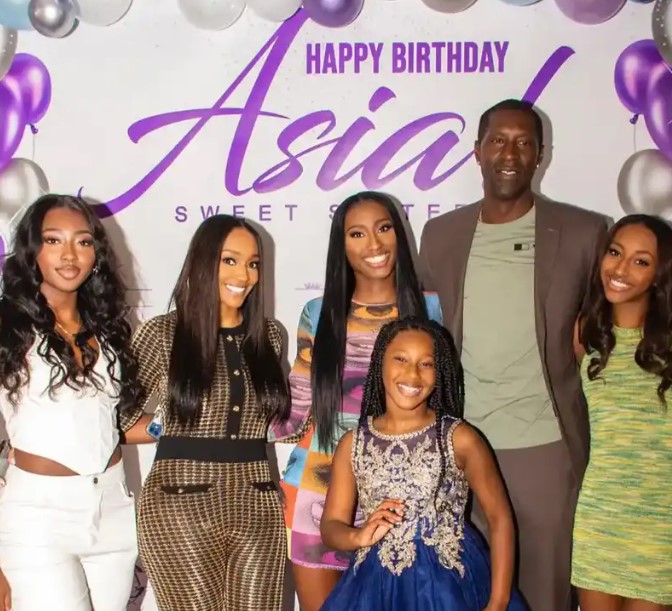 Aniya Harvey with her family